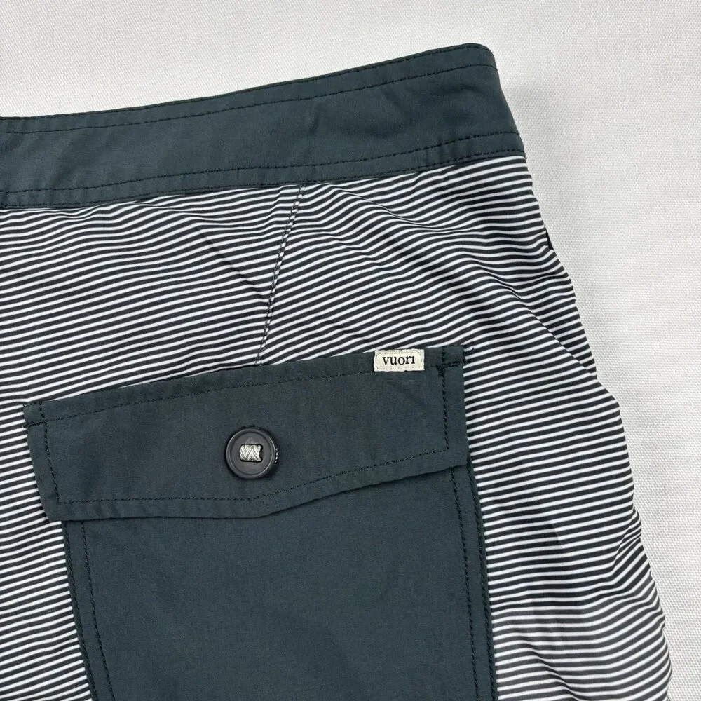 Vuori V314 Cruise Board Shorts Mens 32 Green Gray Colorblock Unlined Drawstring